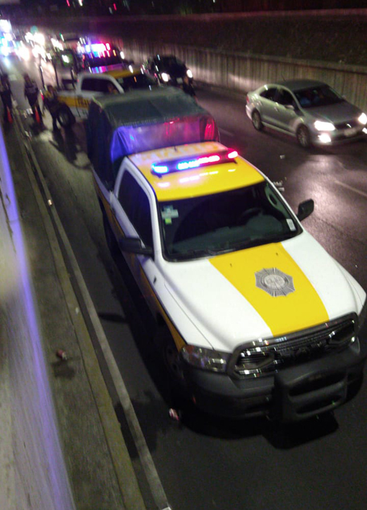 Hieren de bala en Viaducto a policía de la Ciudad de México - patrulla-que-atendia-percance-vial