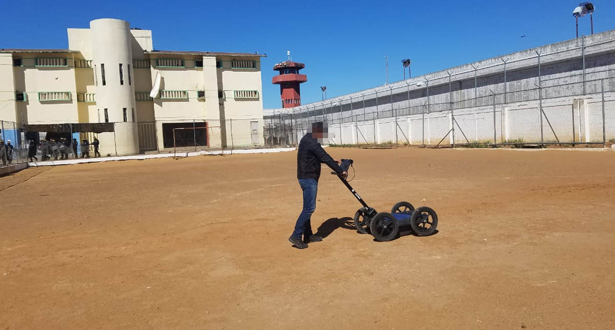 Hallan aparatos, animales y armas hechizas en penal de Nuevo Laredo
