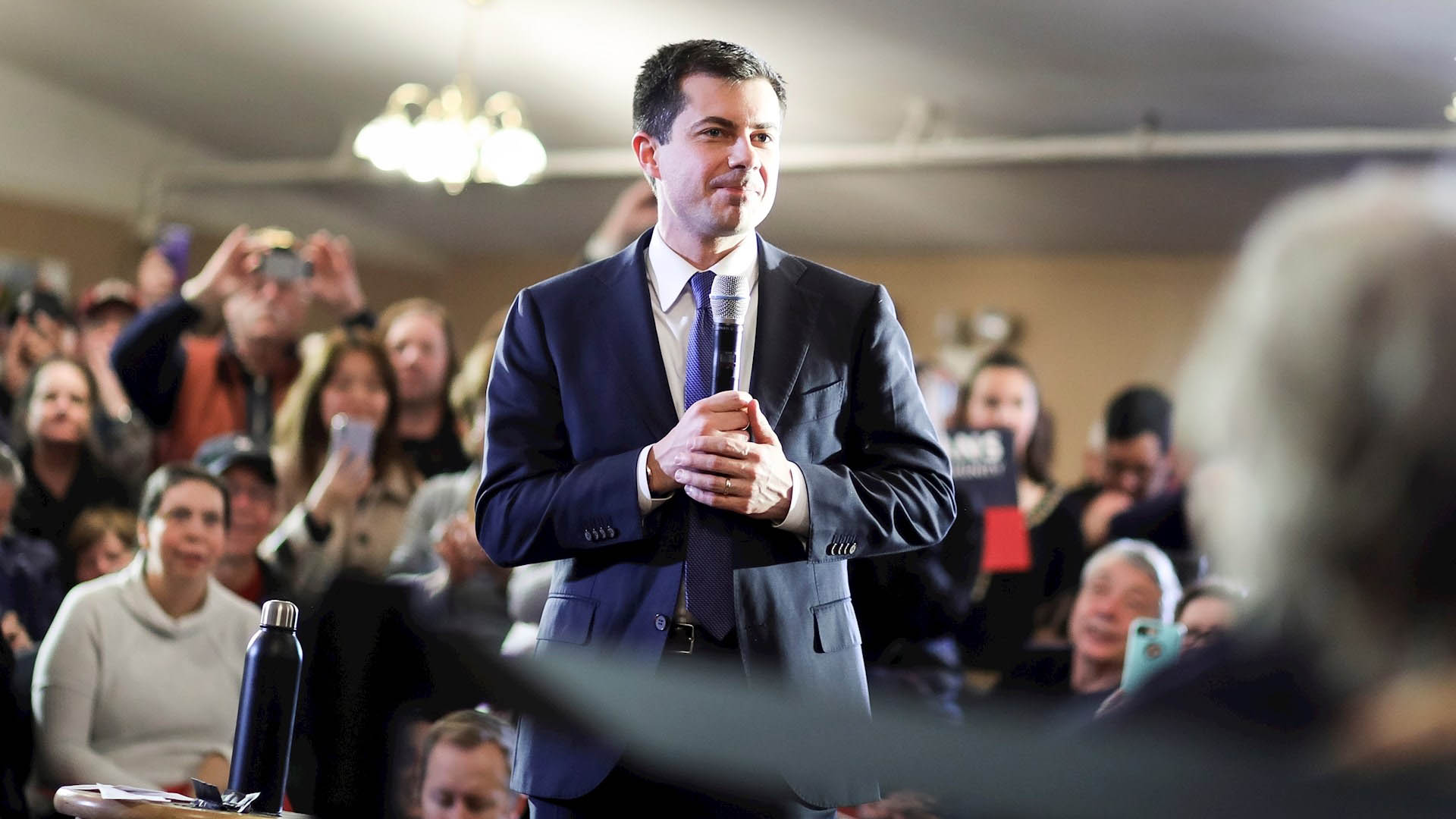 Buttigieg se impone a Sanders por un mínimo margen en caucus de Iowa