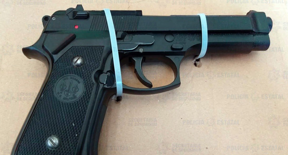 Detienen en flagrancia a dos asaltantes de transporte público en Edomex - pistola-utilizada-por-asaltantes-en-el-edomex
