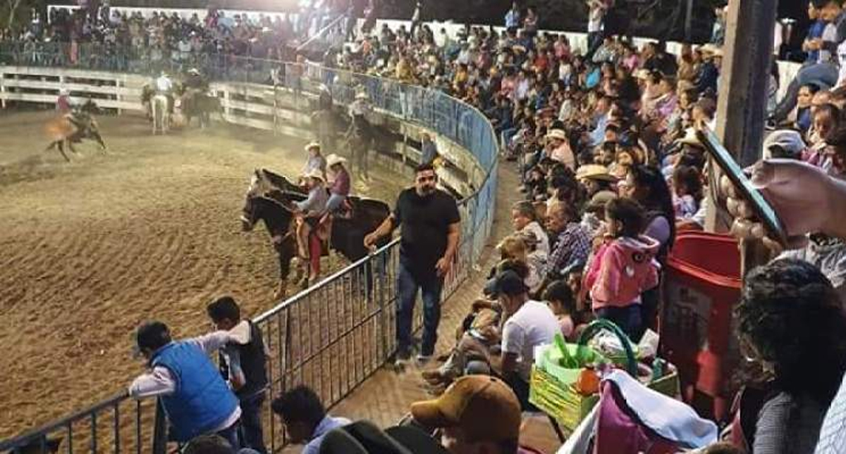 #Video Comando abre fuego en plaza de toros de Iguala; hay un muerto y dos heridos