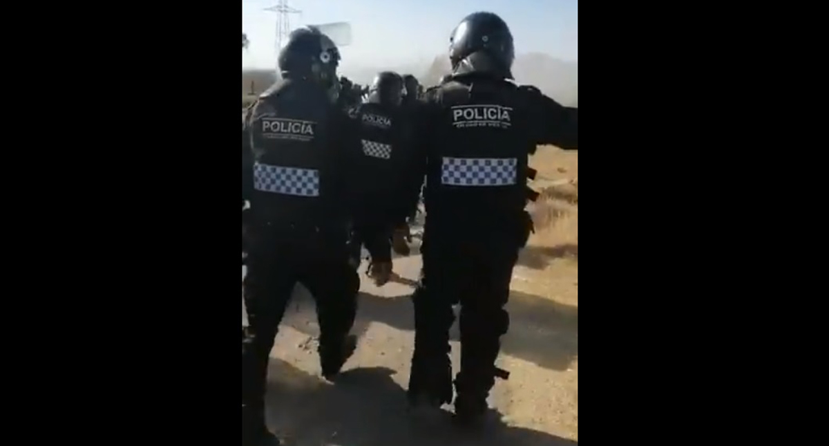 #Video Desalojan a habitantes de Tempiluli, en Tláhuac