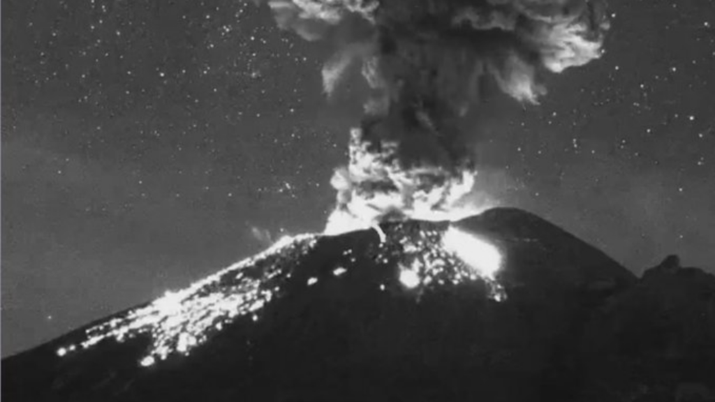 Explosión en el Popocatépetl lanza contenido moderado de ceniza