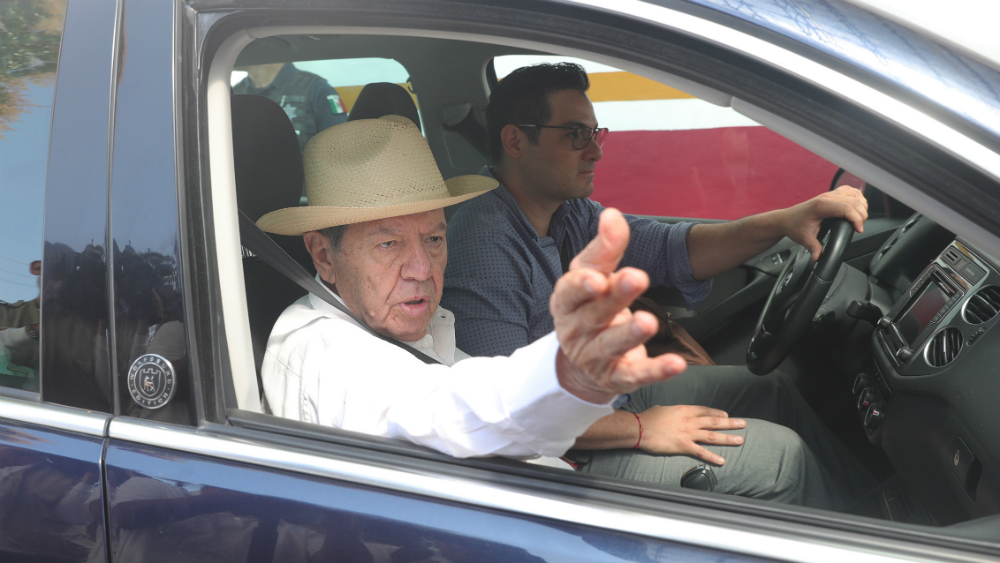 INM da trato inhumano a refugiados en México: Muñoz Ledo