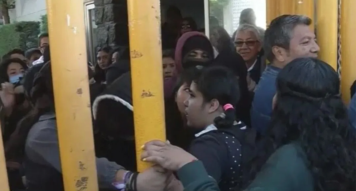 Encapuchados vuelven a tomar la Prepa 8 de la UNAM