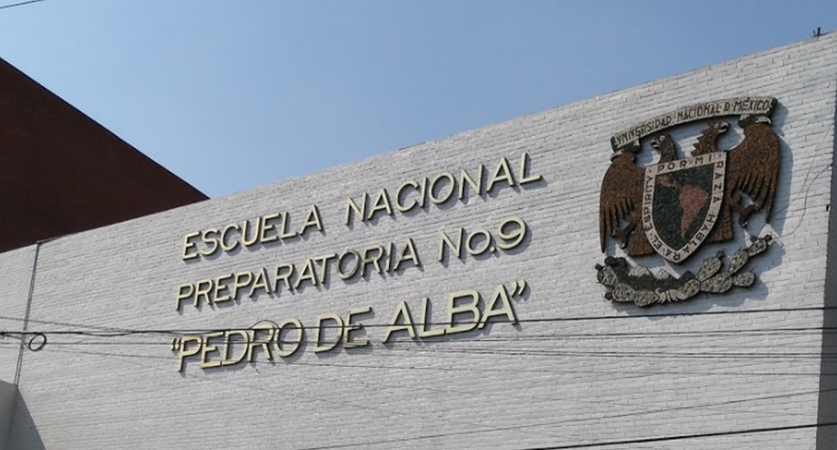 Paristas de la Prepa 9 reciben documento del rector Enrique Graue