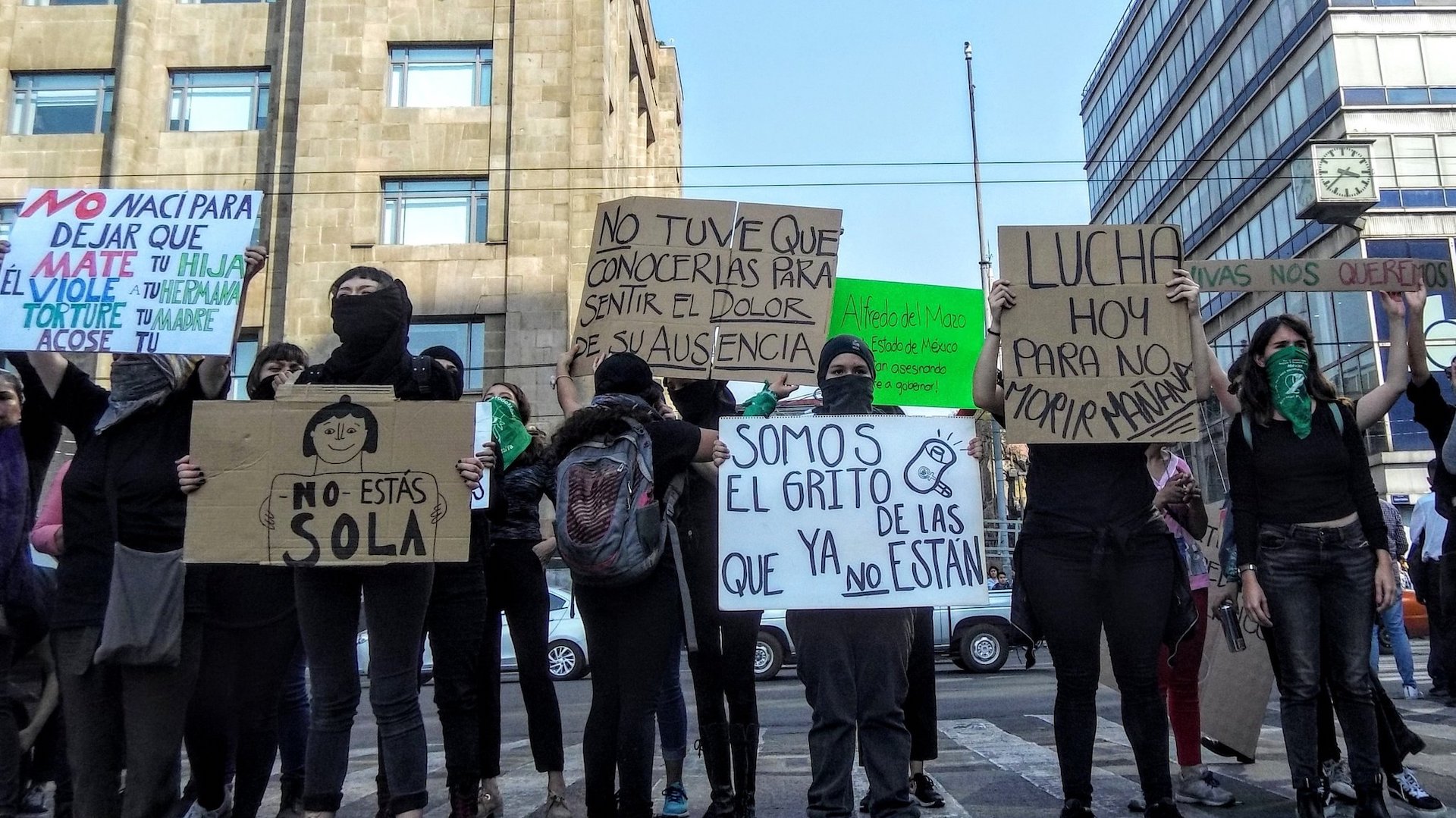 En protesta, feministas realizan bloqueos intermitentes en Eje Central y Avenida Juárez