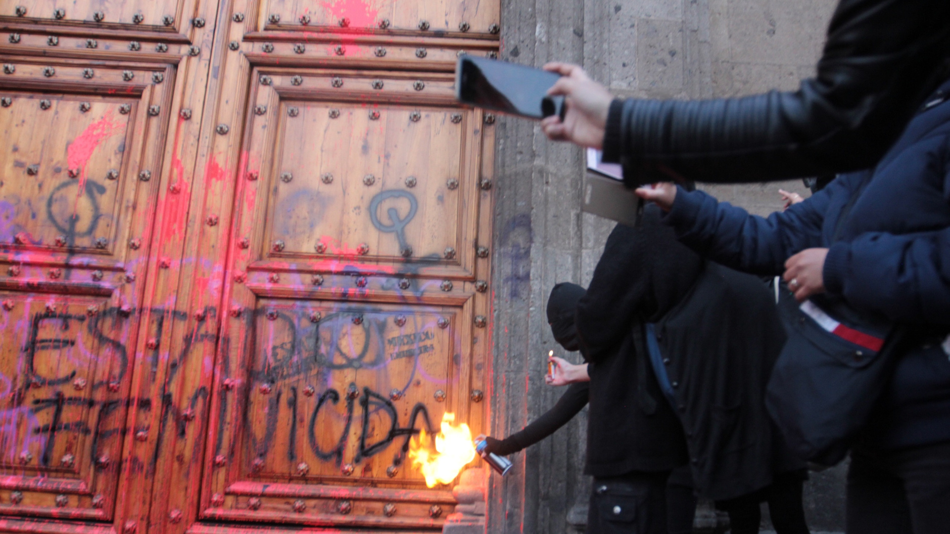 Los 10 puntos de López Obrador contra el feminicidio