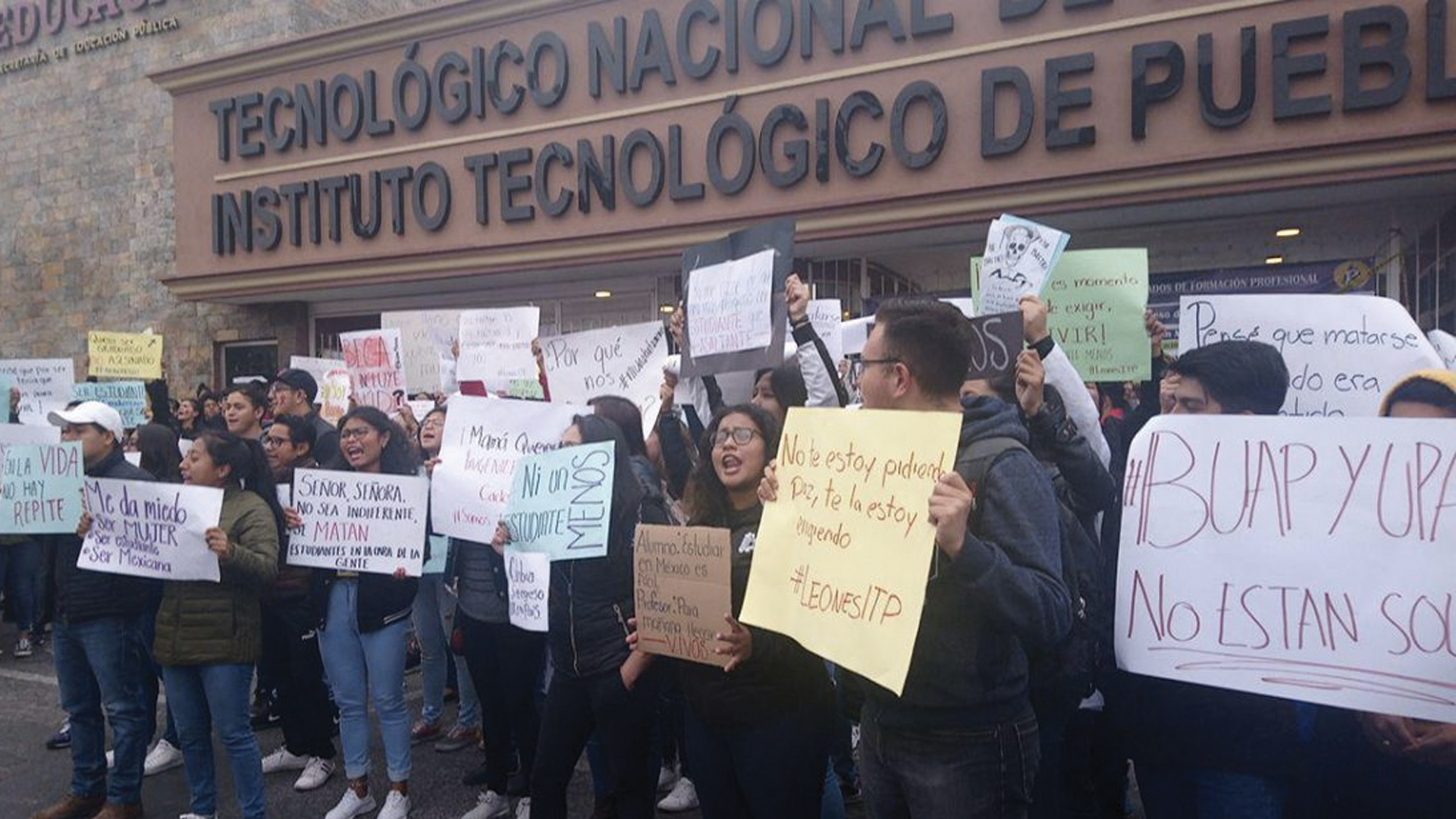 Universidades se suman a protestas por asesinato de estudiantes en Puebla