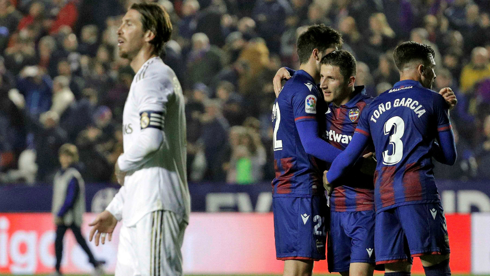 Real Madrid pierde ante Levante y cede liderato de LaLiga