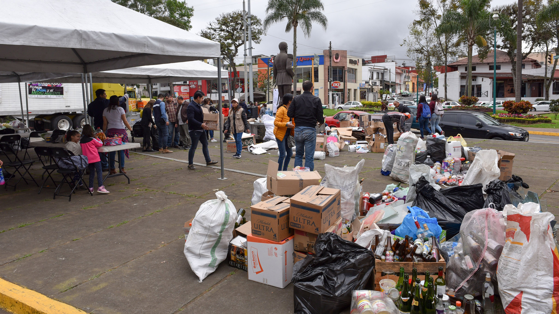 'Reciclón' en Xalapa reúne 20 toneladas de desechos - reciclon-en-xalapa
