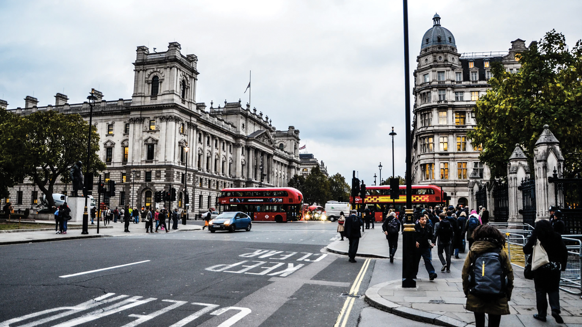 Reino Unido pedirá a migrantes hablar inglés y tener oferta laboral o académica Reino Unido pedirá a migrantes hablar inglés y tener oferta laboral o académica