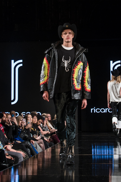 Ricardo Seco presenta en el Fashion Week 2020 su nueva colección que busca darle voz a migrantes - ricardo-seco-paisano-rocks-foto-enrique-figueroa