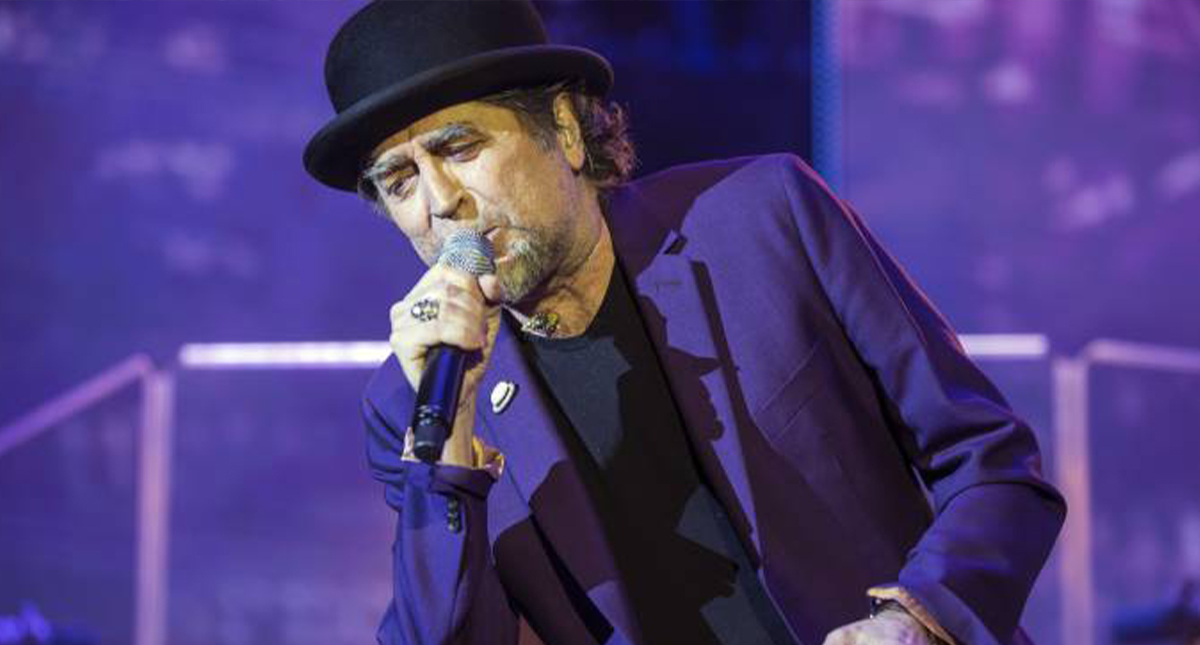 Joaquín Sabina cae del escenario en Madrid