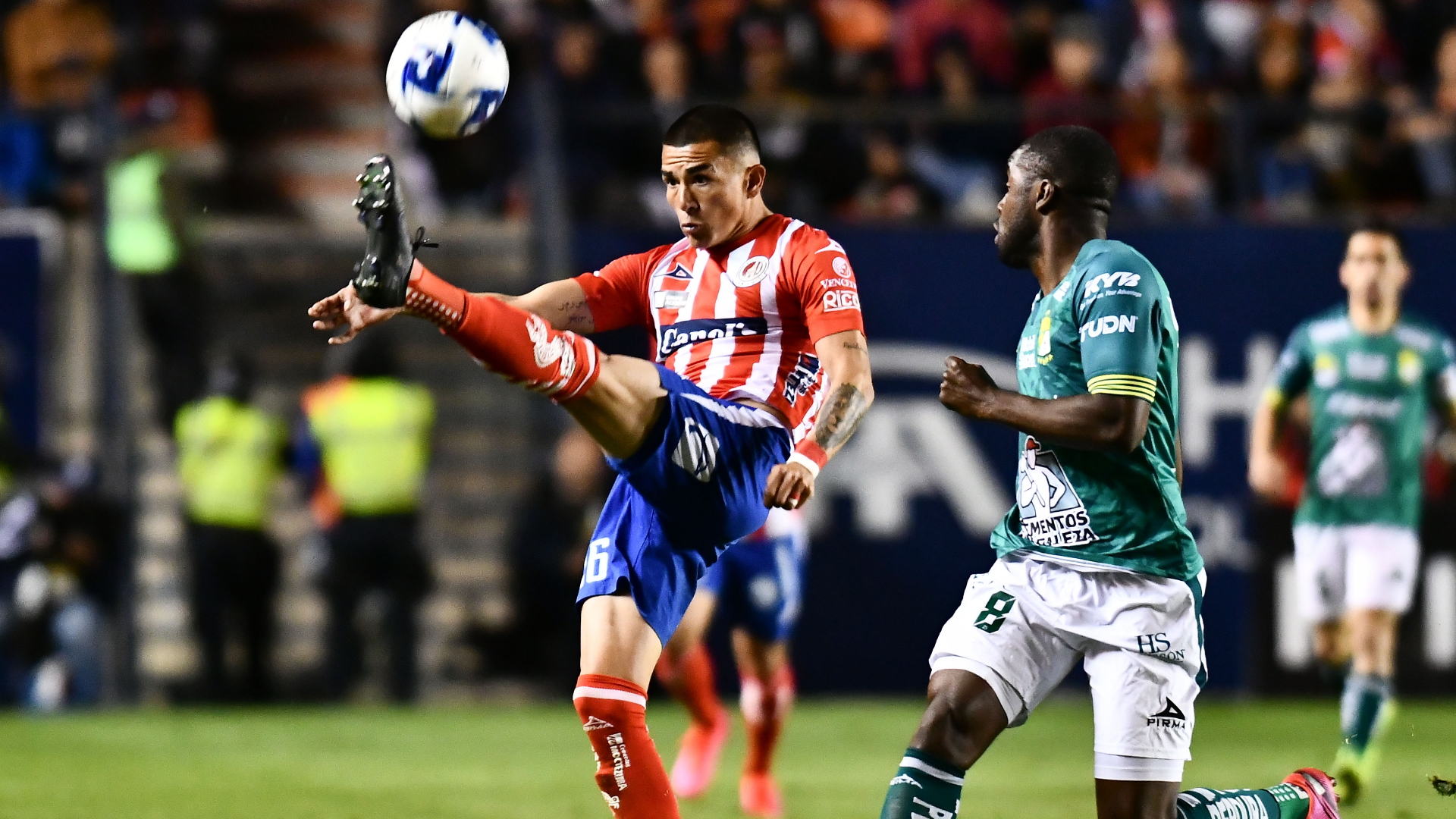 Atlético San Luis aplasta a León con doblete de Ibáñez