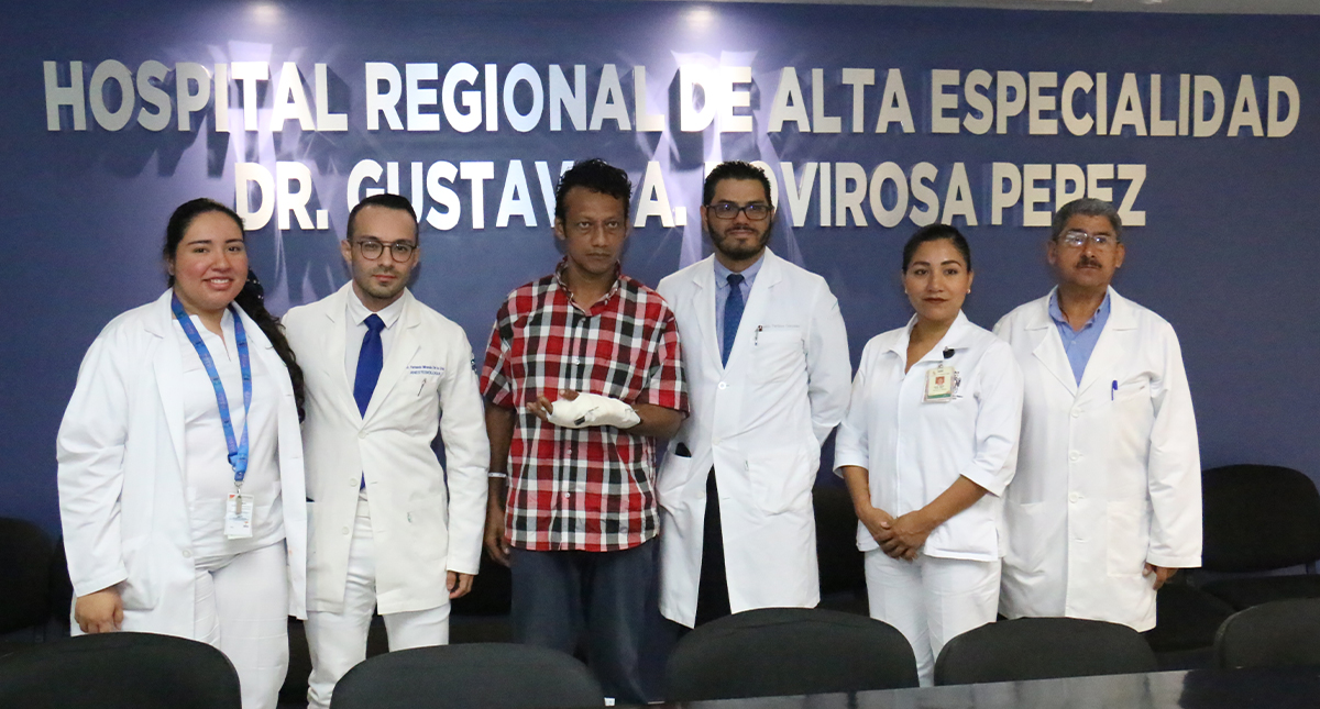 Reimplantan mano amputada a paciente en hospital de Villahermosa