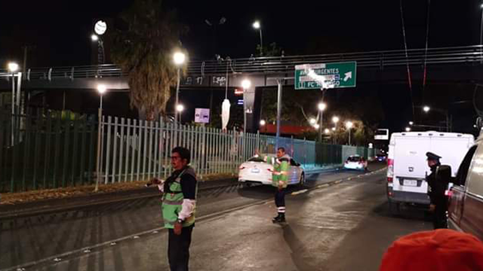 Hombre se suicida en puente peatonal de la Gustavo A. Madero