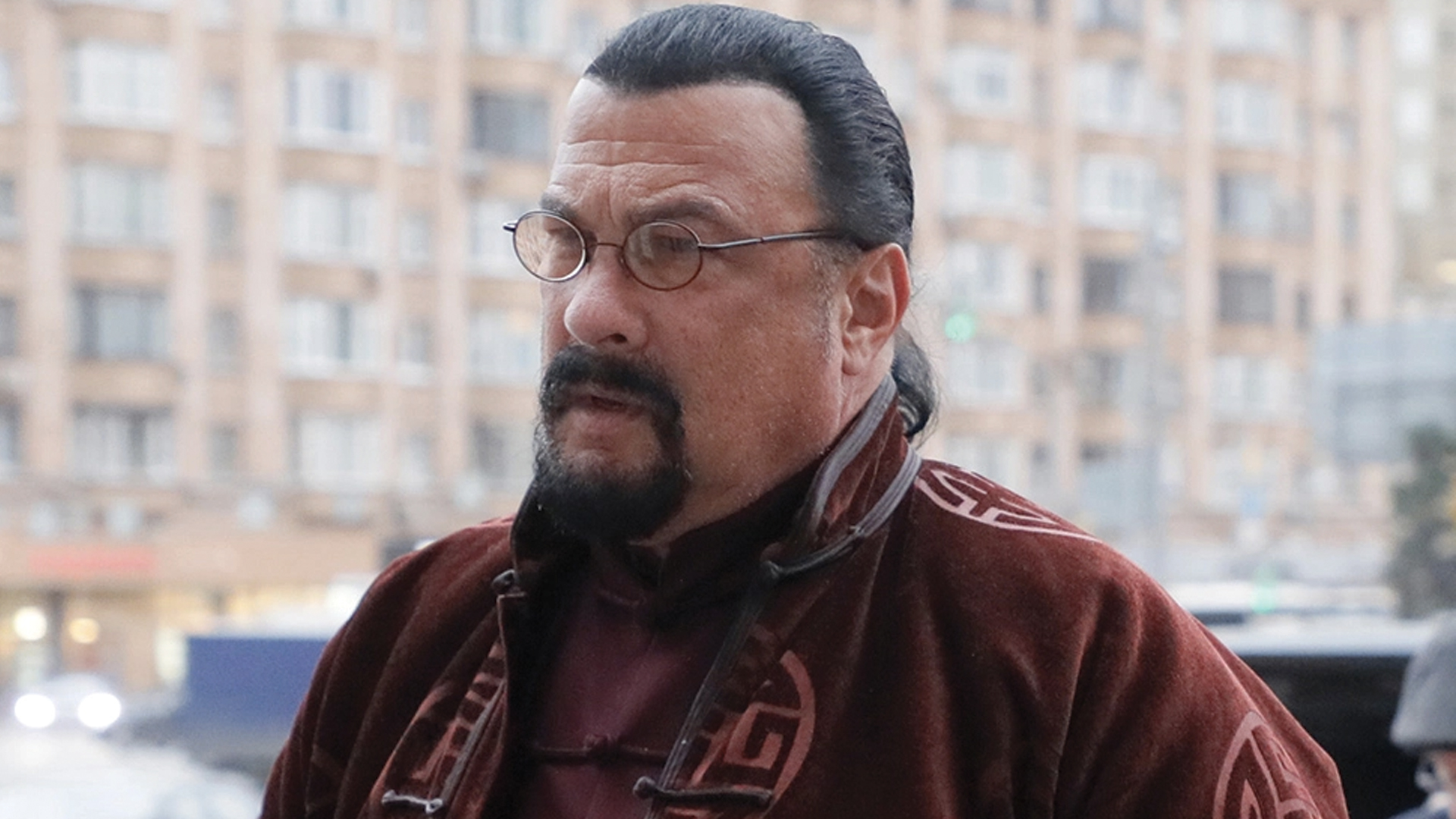 Steven Seagal pagará multa por promocionar criptomonedas y ocultar pagos