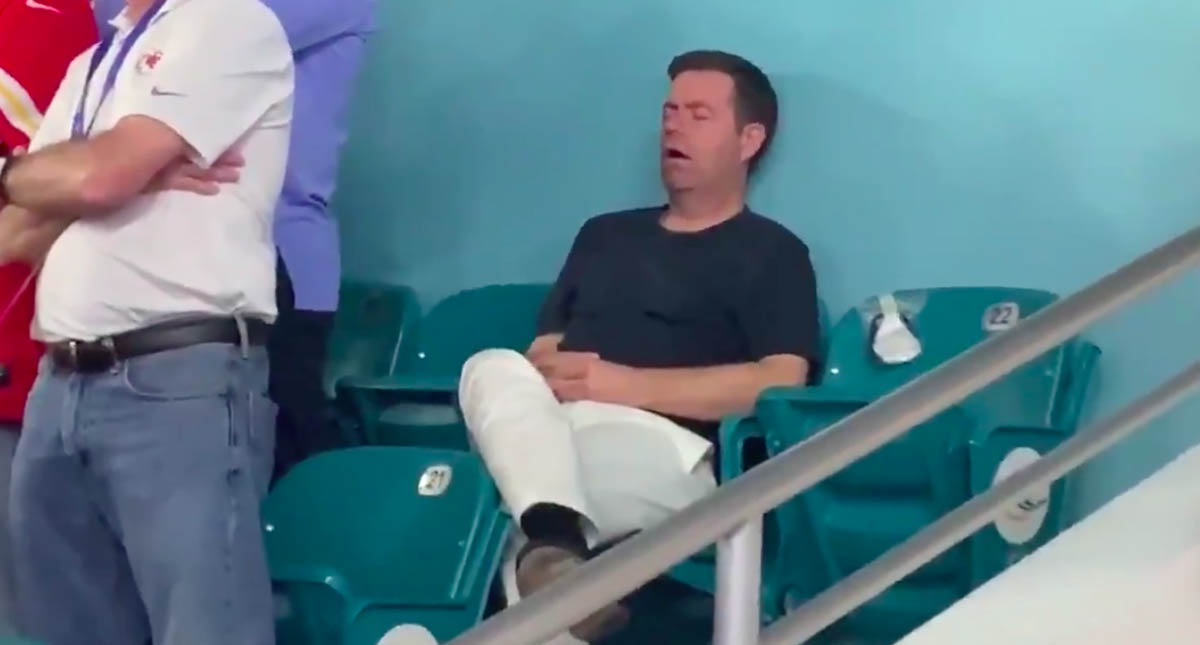 #Viral Aficionado se duerme en el Super Bowl