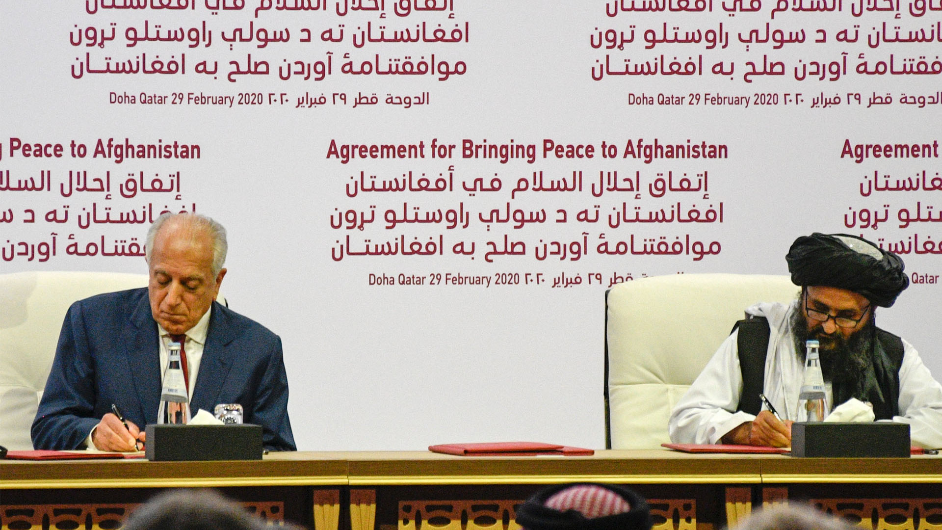 Talibanes y EE.UU. firman histórico acuerdo de paz en Doha