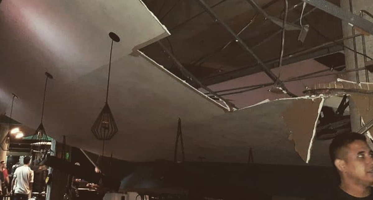 #Video Se desploma techo de bar en plaza de Hermosillo