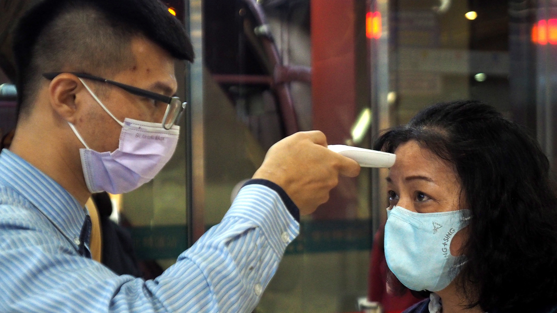 Comienzan las medidas drásticas para contener expansión del COVID-19