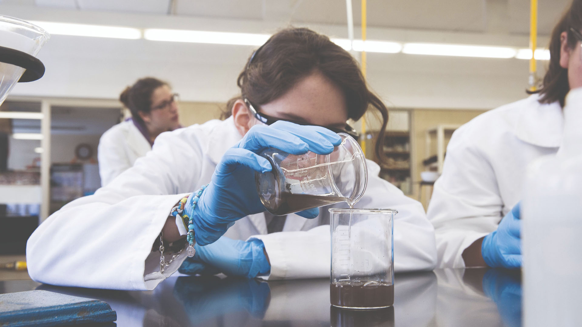 Universidad Anáhuac se suma a #UnDíaSinNosotras