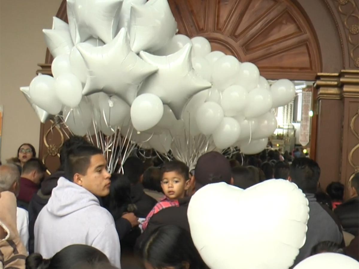 Familiares despiden a víctimas de ataque a negocio en Uruapan - uruapan-2