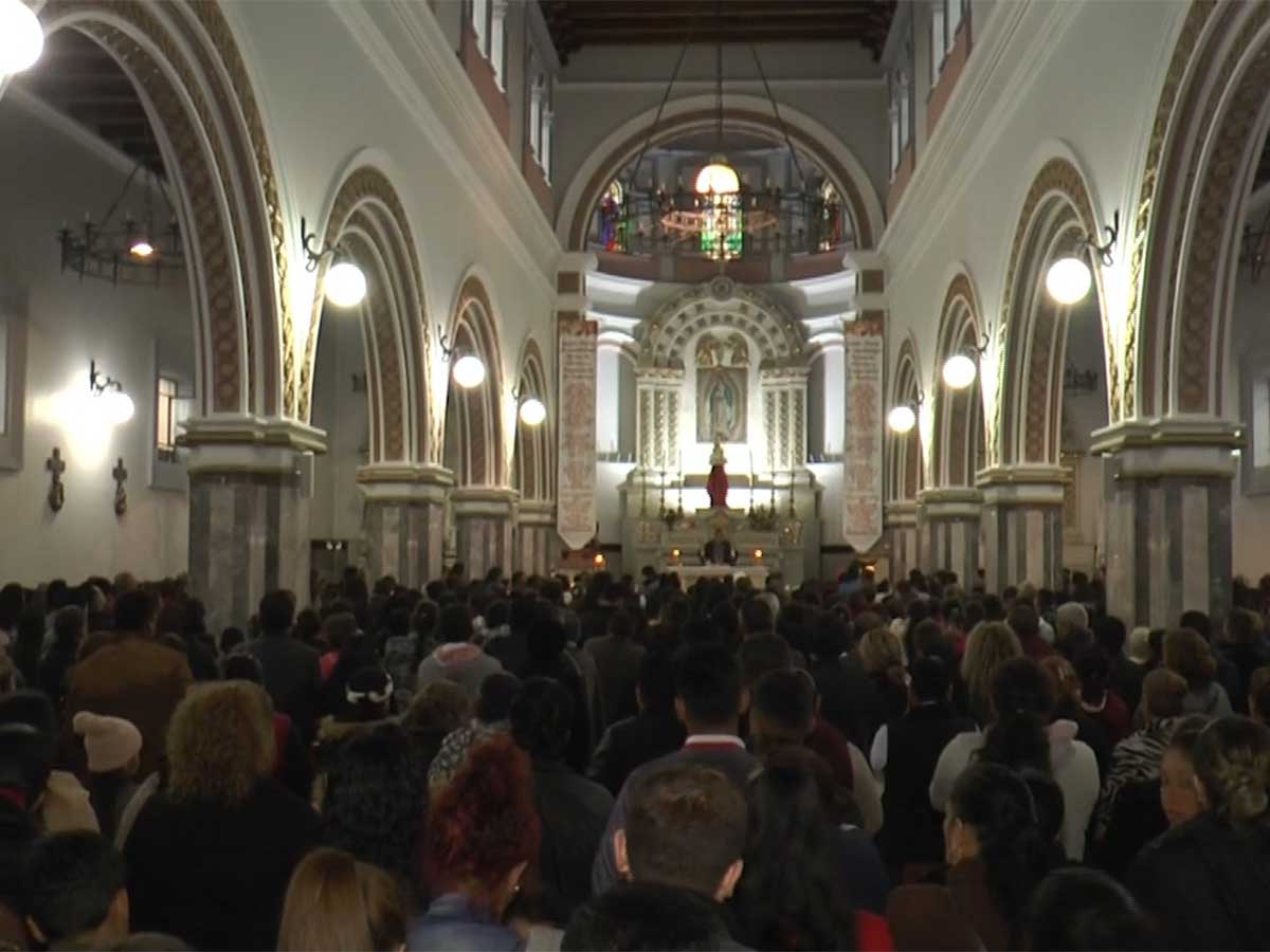 Familiares despiden a víctimas de ataque a negocio en Uruapan - uruapan-mich