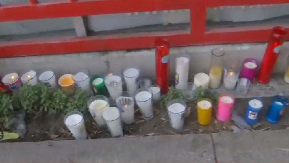 Colocan altar en honor a Ingrid Escamilla afuera de su edificio - veladoras-en-altar-de-ingrid-escamilla