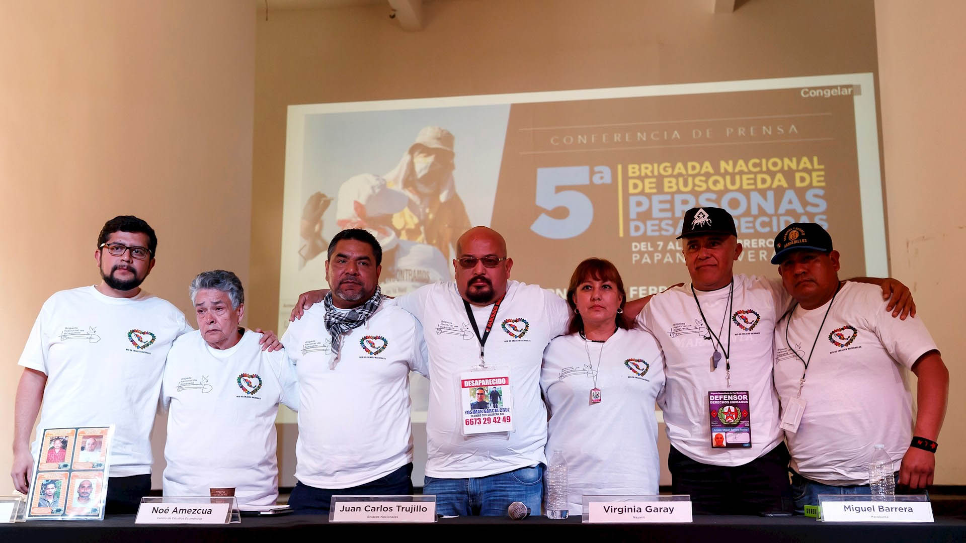 Voluntarios buscan a desaparecidos en Veracruz