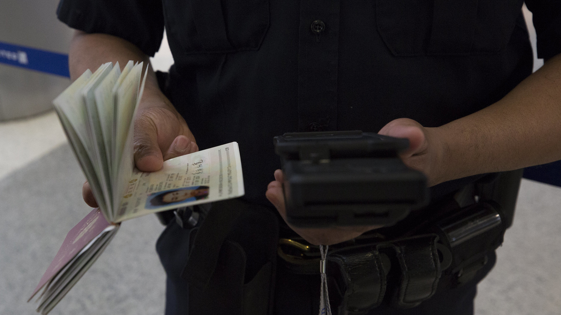 Implementan reconocimiento facial en cruces fronterizos de Brownsville - verificacion-de-documentos-en-cruce-fronterizo-de-eeuu