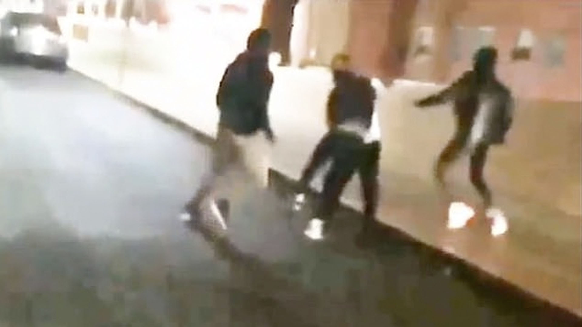 #Video Estudiantes golpean a entrenador de secundaria