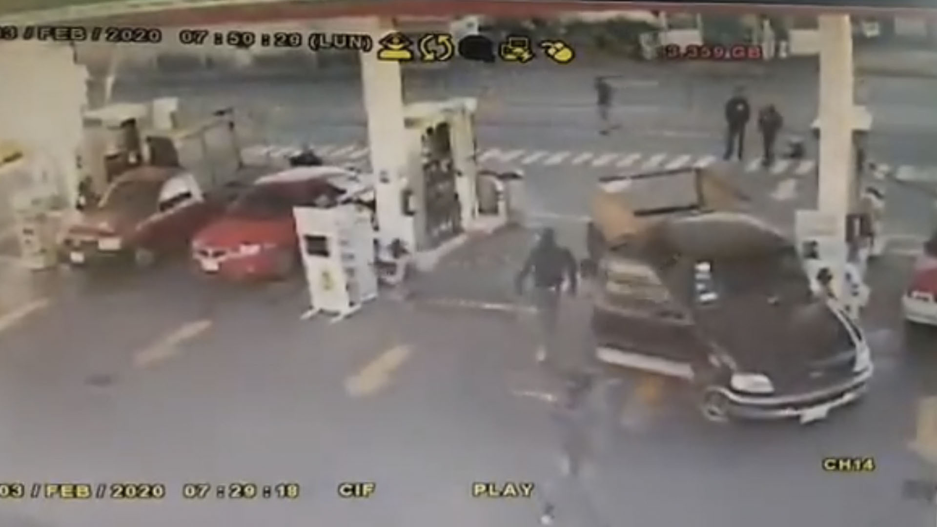 #Video Hombres armados asaltan gasolinera en Ecatepec #Video Hombres armados asaltan gasolinera en Ecatepec