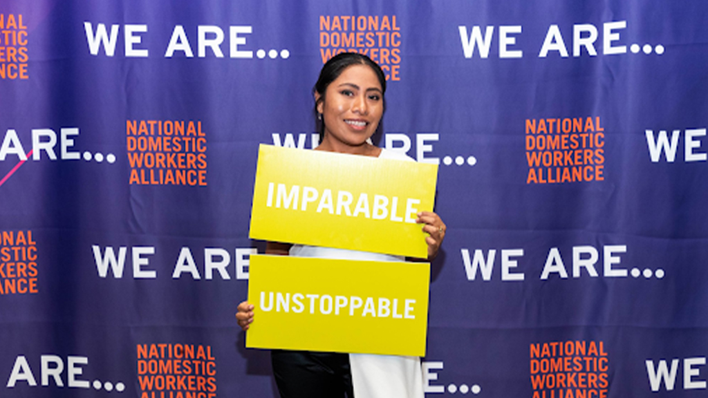 Reconocen a Yalitza Aparicio por promover derechos de las trabajadoras del hogar