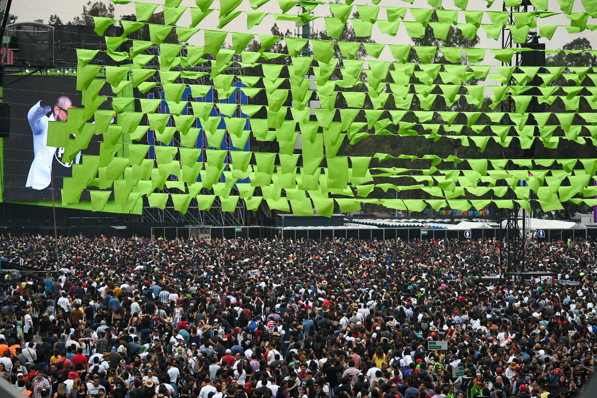 Músicos latinoamericanos rinden homenaje a José José en Vive Latino