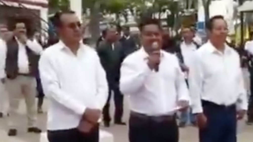 #Video Alcalde de Cintalapa se burla de funcionarias que participaron en paro