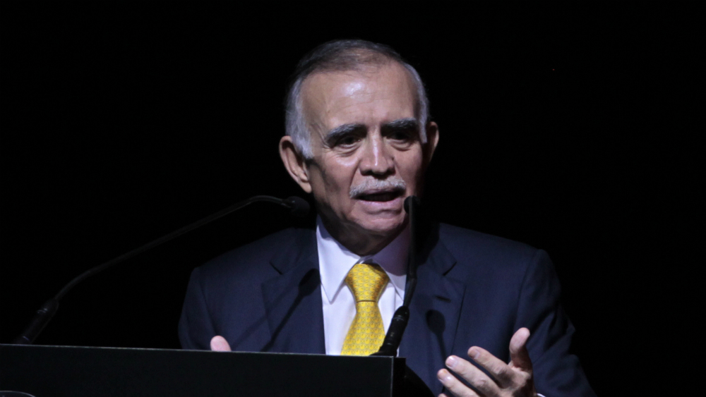 López Obrador defiende a Alfonso Romo, señalado por conflicto de interés