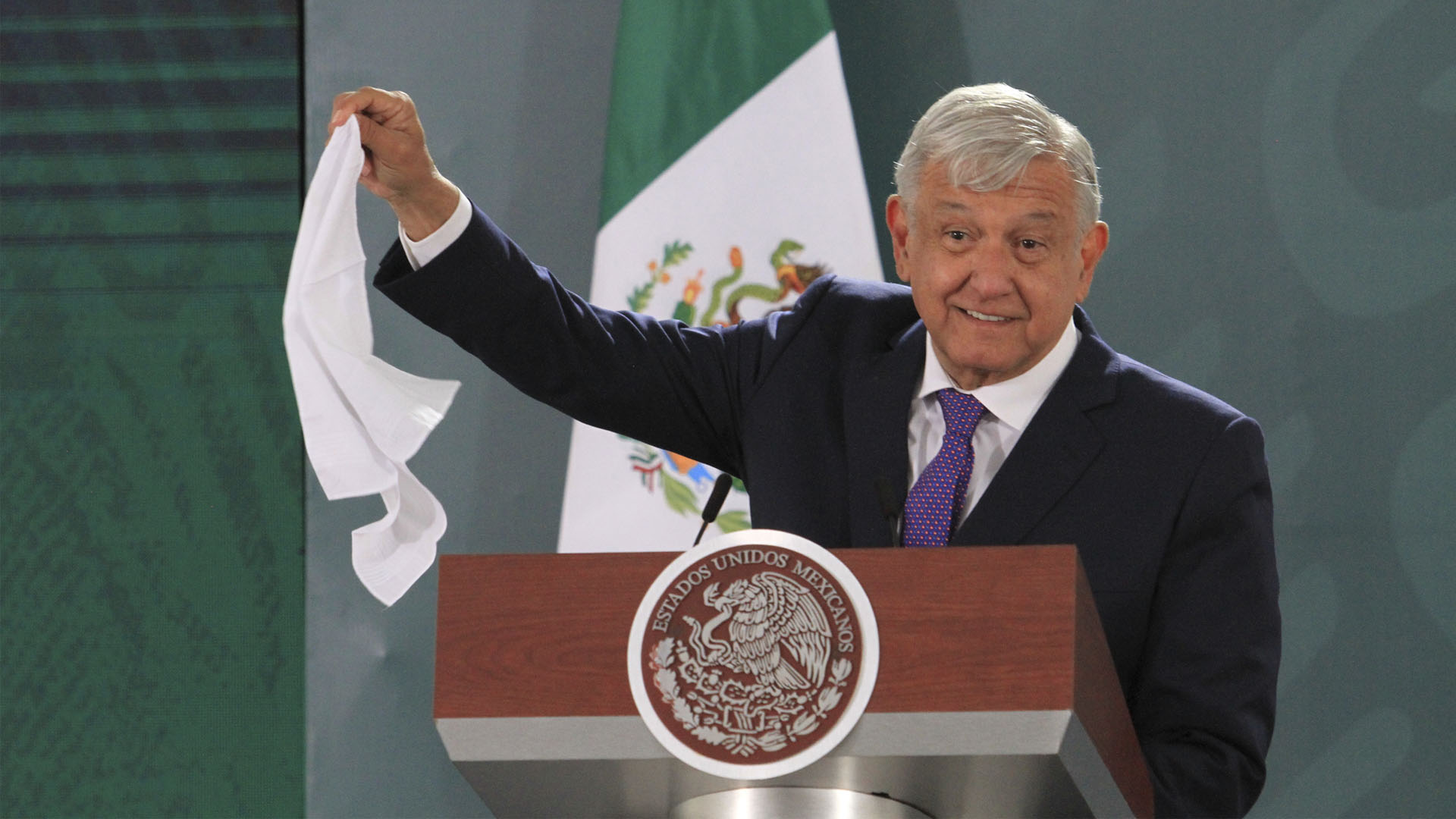 ¿Es feminista? AMLO responde que es ‘humanista’
