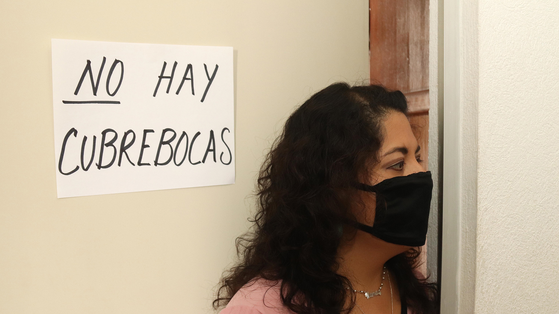 Escasez de cubrebocas y gel antibacterial en la capital afecta a 9 de 10 farmacias