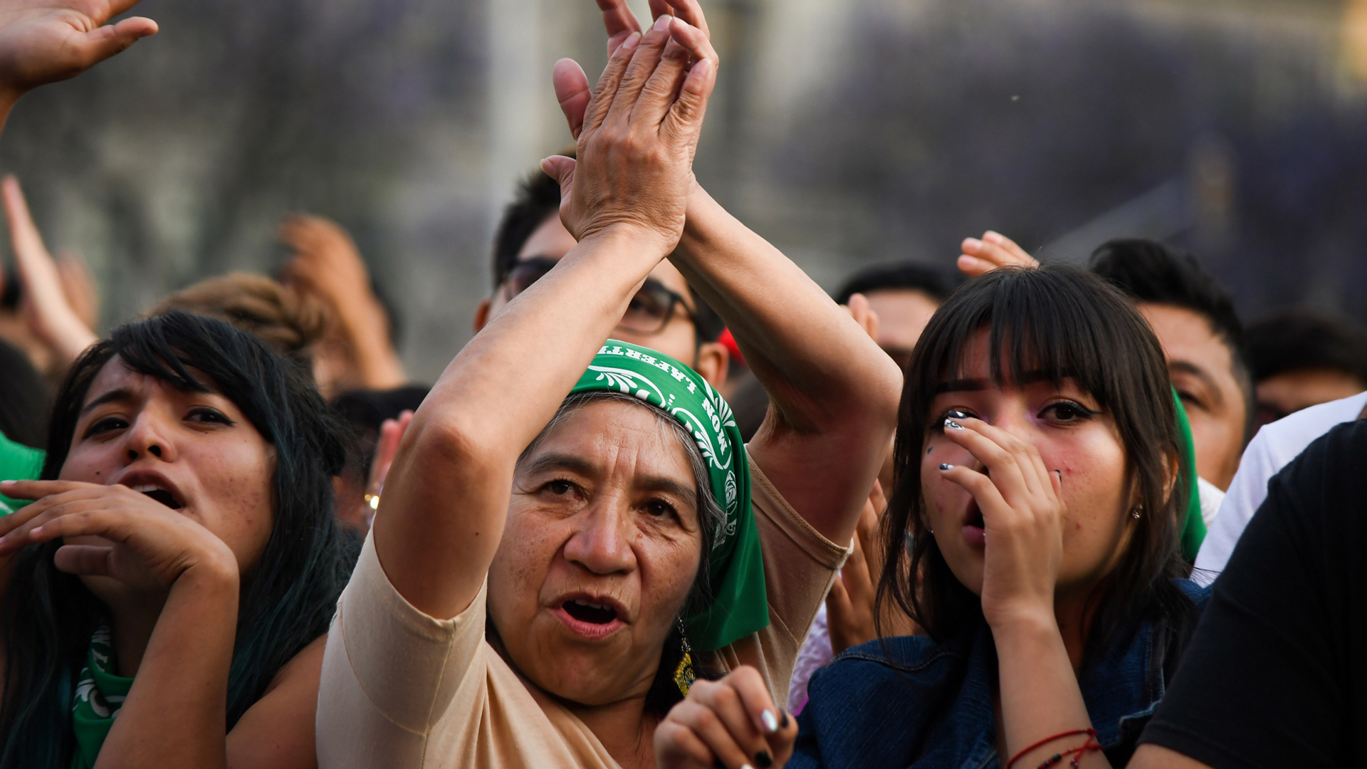 Ebrard asegura que solo el respeto a la mujer transformará a la sociedad