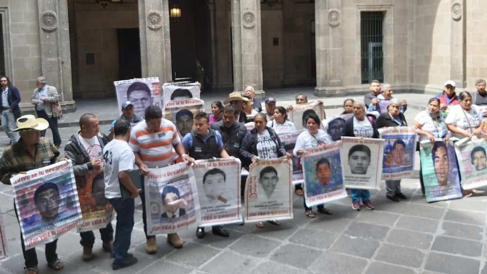 AMLO se reunirá el viernes con padres de los 43 normalistas de Ayotzinapa