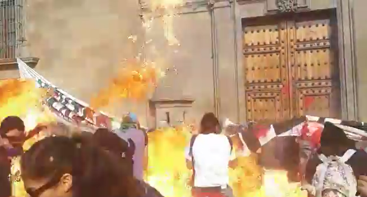 #Video Detonación en Palacio Nacional provoca lesiones a Berenice Fregoso, fotógrafa de El Universal