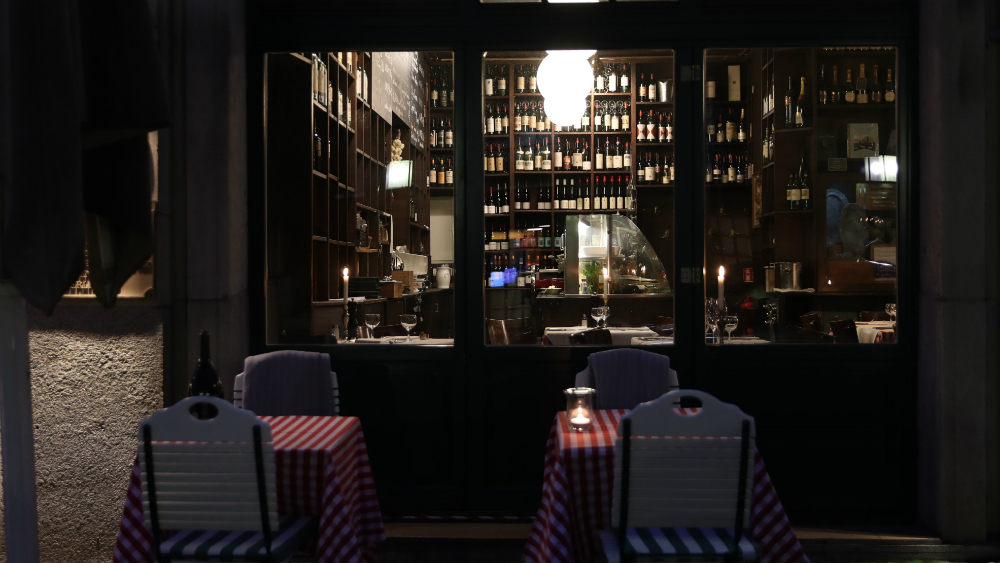 Berlín prohíbe eventos de más de 50 personas y ordena cierre de locales