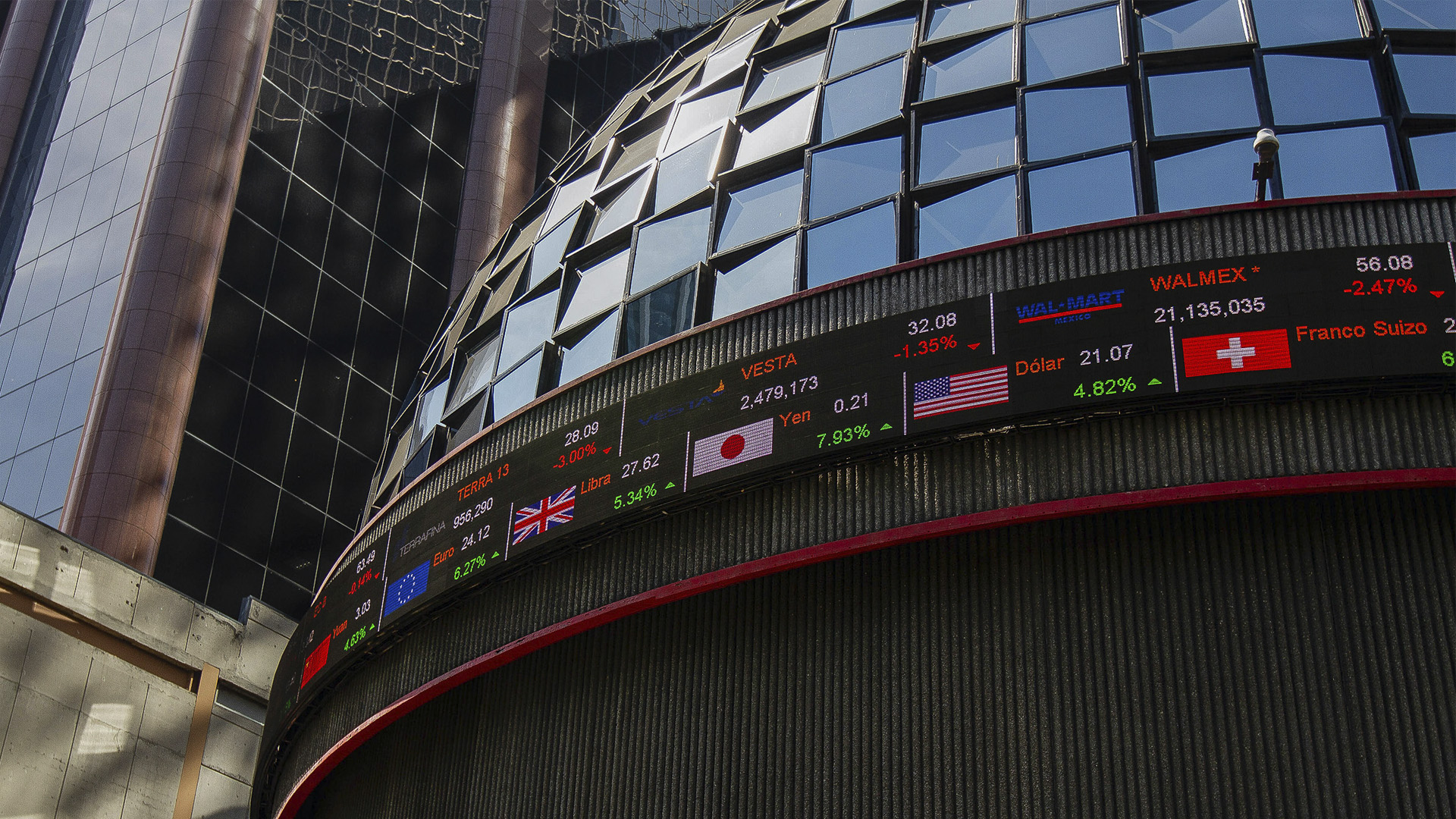 BMV pierde 0.05 por ciento pero cierra la semana con ganancia de 2.70 por ciento