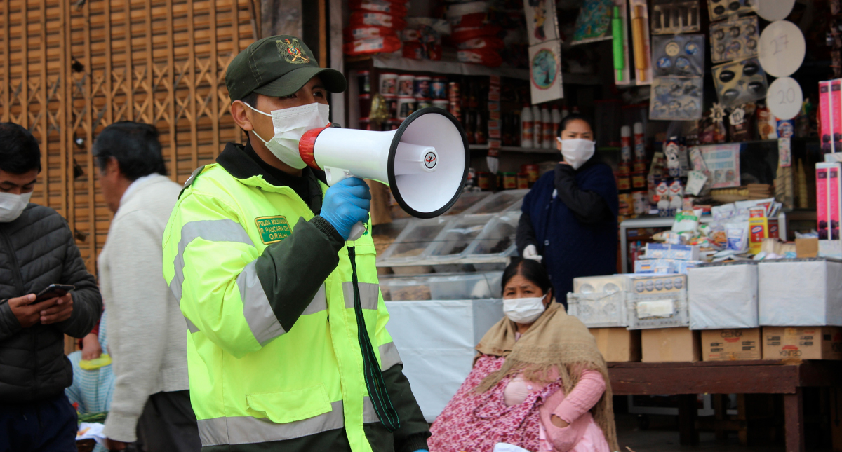 Pueblo boliviano en cuarentena total tras muerte de persona con COVID-19