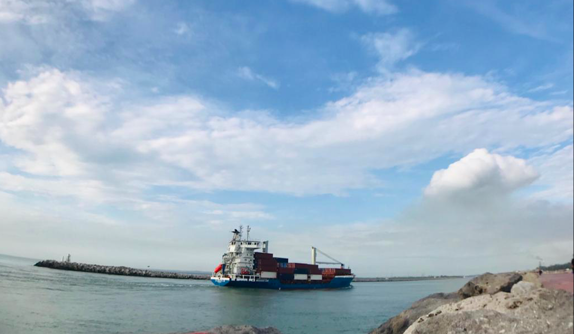 Suspenden navegación a embarcaciones recreativas