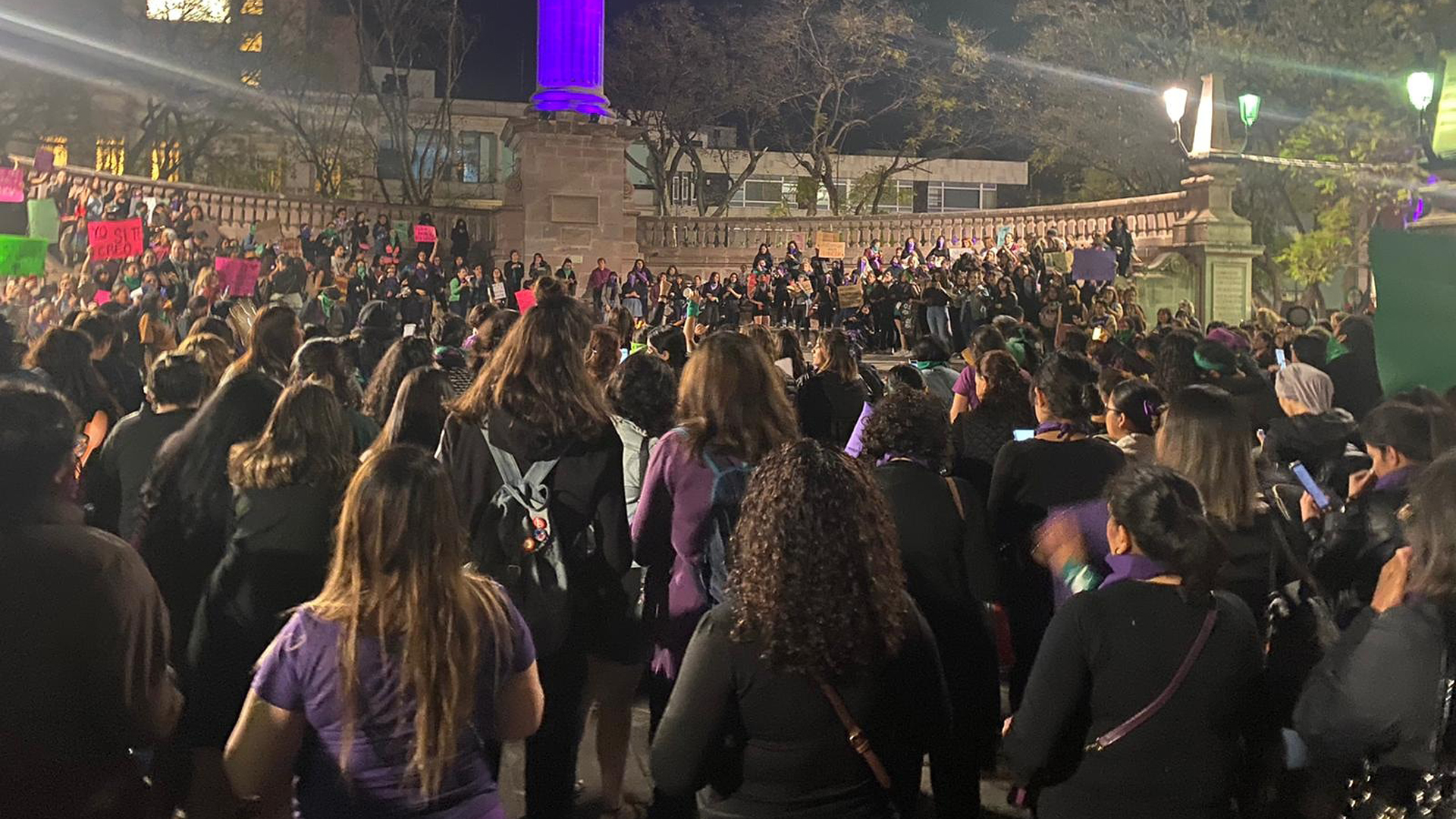 #Video Feministas realizan ‘cacerolazo’ en Aguascalientes