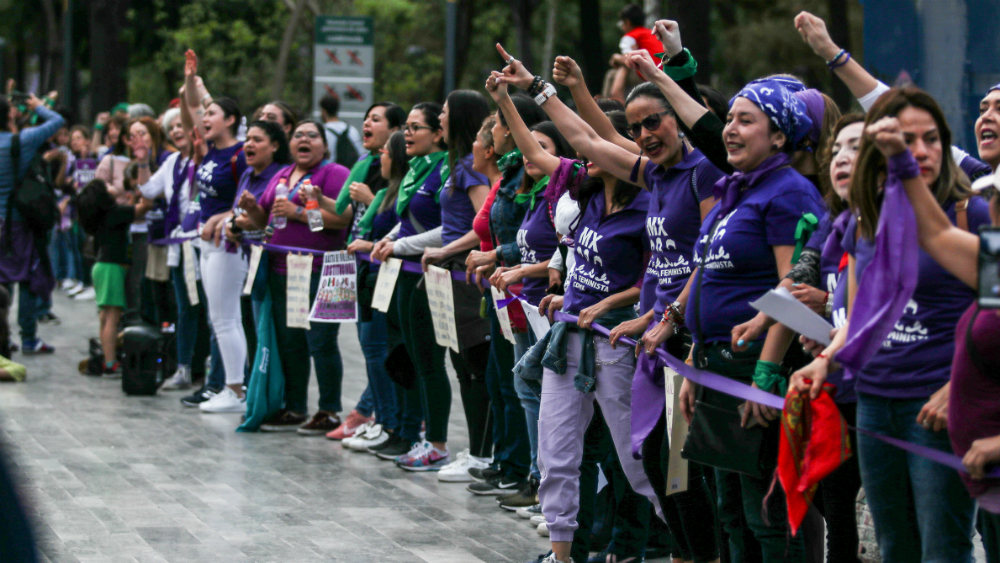 #Video Realizan cadena feminista en el Hemiciclo a Juárez de CDMX