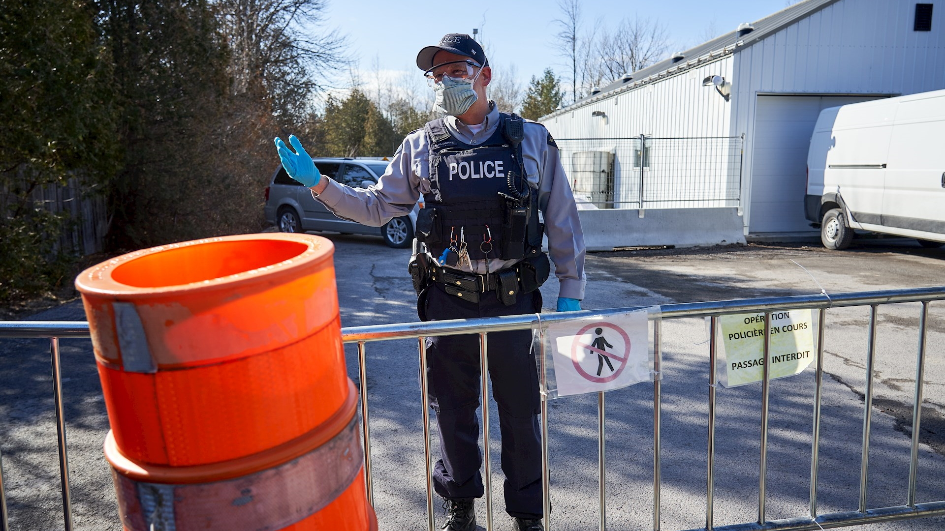 Casos de COVID-19 se disparan en Canadá y superan los 2 mil